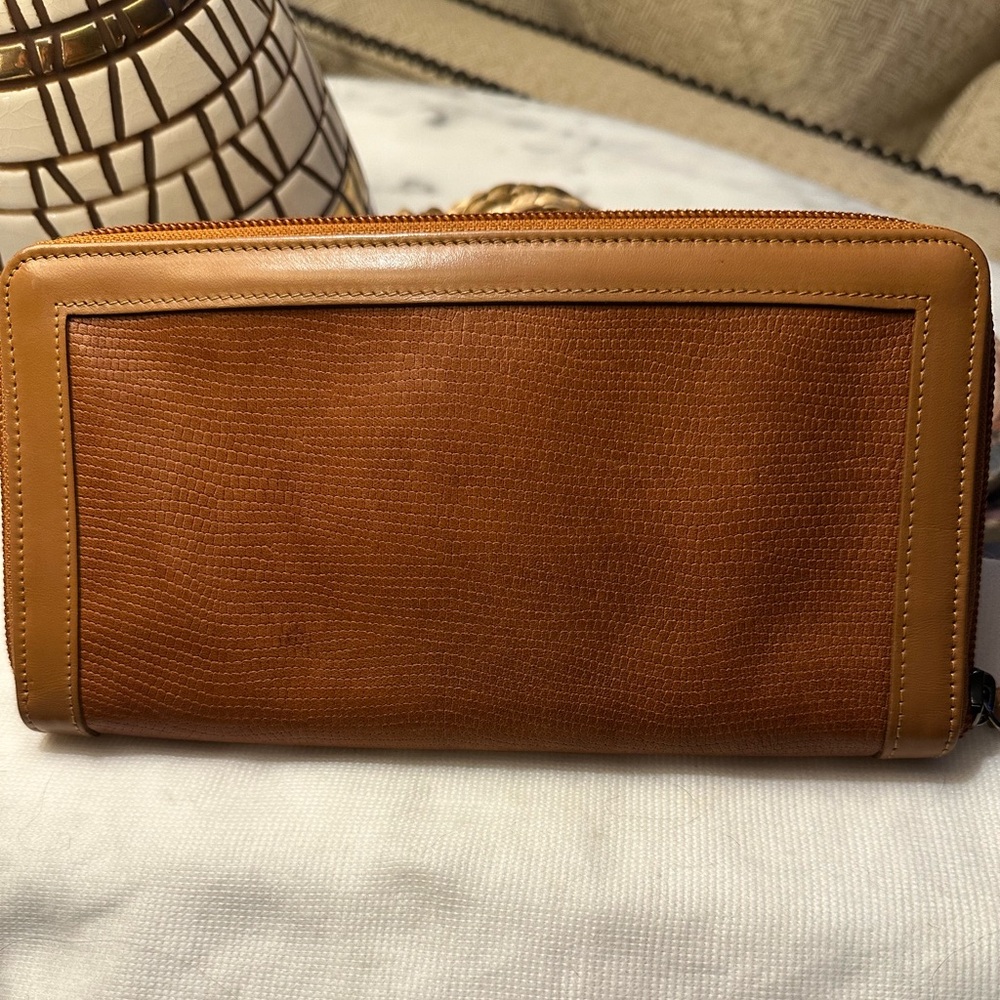 Gorgeous Longchamp Cognac Zippy Wallet - Picture 5 of 9
